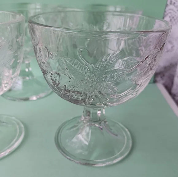 SET OF 4 PRINCESS HOUSE FANTASIA FOOTED DESSERT/SHERBET BOWLS POINSETTIA PATTERN - Picture 9 of 15